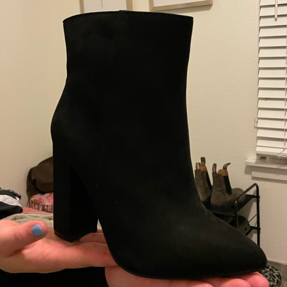 7 1/2 women’s. Just bought, never worn!